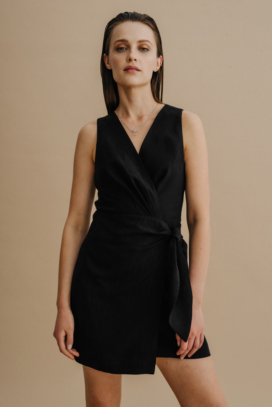 Dress in Tencel™ and linen / 03 / 10 / onyx black ** ?The model is 174cm tall and wears size S? |