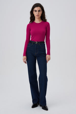 Longsleeve in organic cotton / 14 / 01 / wild orchid *straight-leg-jeans-from-recycled-cotton-05-13-dark-indigo* ?The model is 172cm tall and wears size XS? |