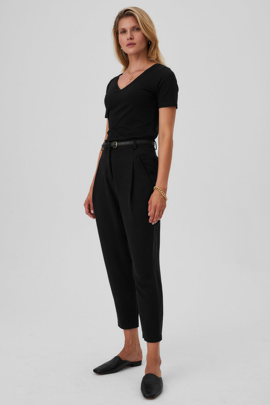 Tencel™ trousers / 05 / 04 / onyx black *t-shirt-in-organic-cotton-13-20-onyx-black* ?The model is 177cm tall and wears size S? |