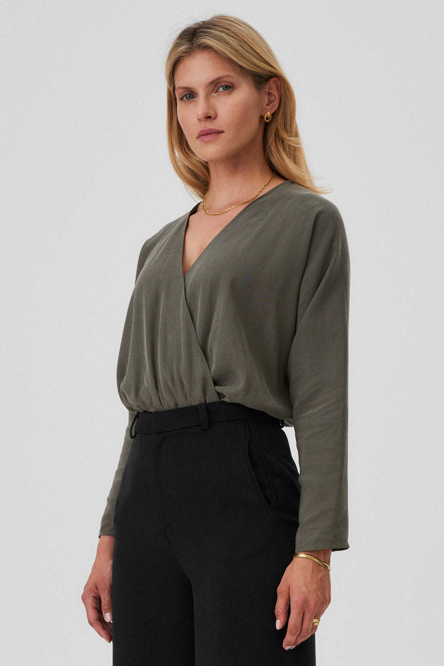 Bodysuit in Tencel™ / 01 / 27 / grey moss *tencel-trousers-05-05-onyx-black* ?The model is 177cm tall and wears size S? |