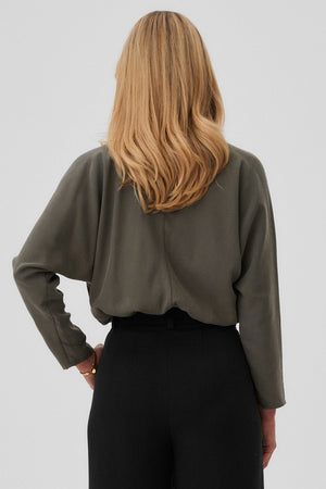 Bodysuit in Tencel™ / 01 / 27 / grey moss *tencel-trousers-05-05-onyx-black* ?The model is 177cm tall and wears size S? |