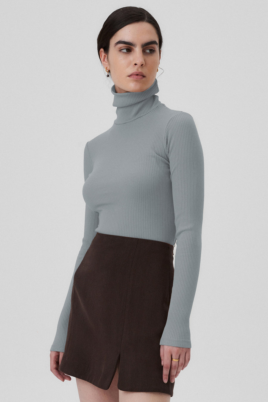Turtleneck in organic cotton / 15 / 02 / basalt *tencel-skirt-07-02-dark-chocolate* ?The model is 172cm tall and wears size XS? |