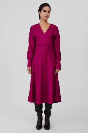 Dress in viscose / 03 / 12 / wild orchid ** ?The model is 176cm tall and wears size S?