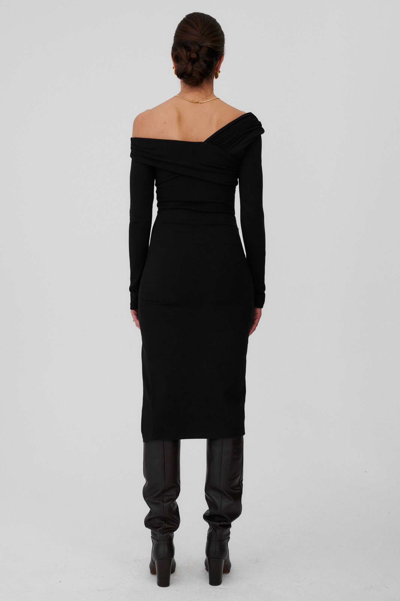 Dress in organic cotton / 02 / 28 / onyx black ** ?The model is 176cm tall and wears size S?