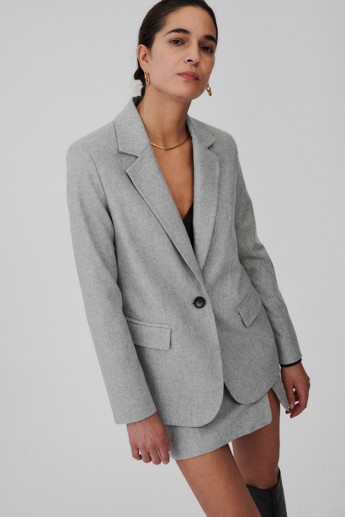 Recycled wool blend blazer / 18 / 04 / cloud grey *wool-blend-skirt-07-02-cloud-grey* ?The model is 176cm tall and wears size S?