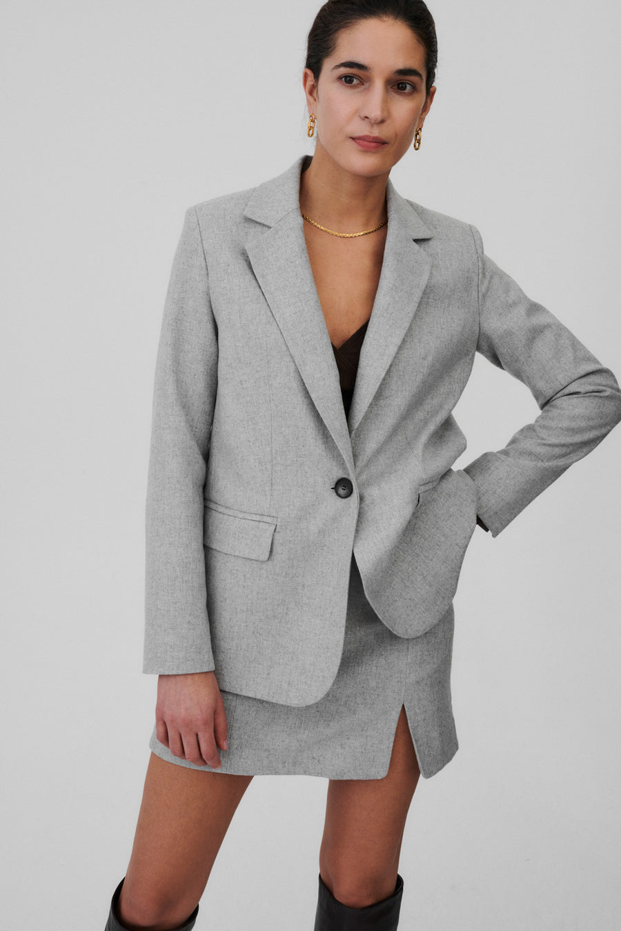 Recycled wool blend blazer / 18 / 04 / cloud grey *wool-blend-skirt-07-02-cloud-grey* ?The model is 176cm tall and wears size S?
