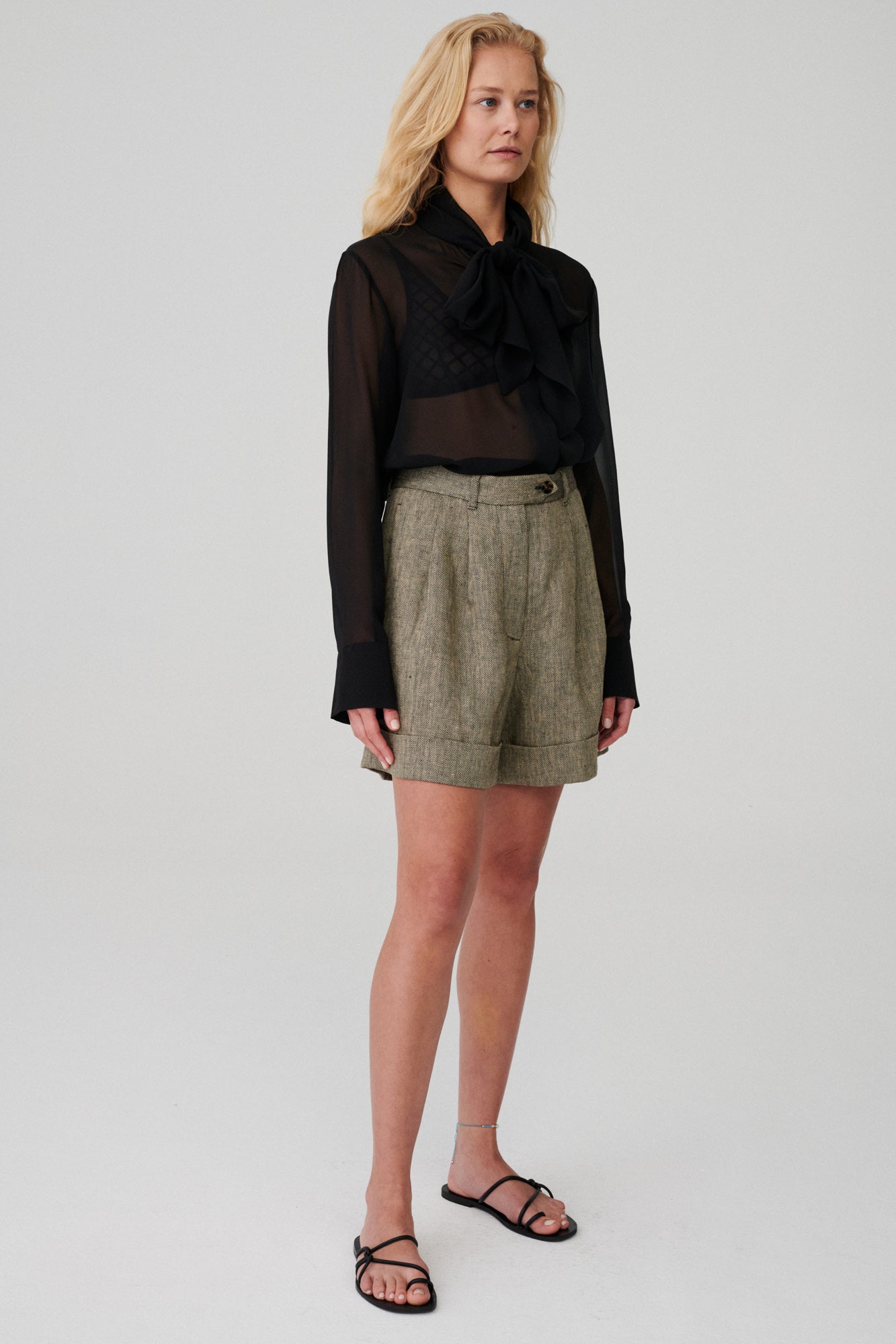 Shorts in linen / 09 / 07 / pine cone