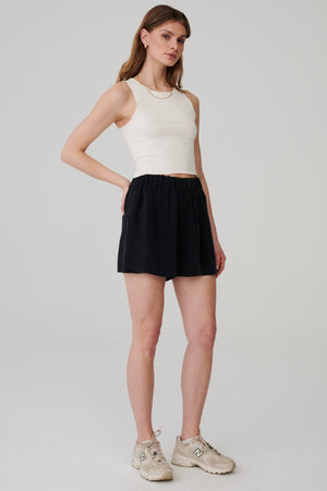 Top in organic cotton / 10 / 02 / cream white *shorts-in-cupro-09-08-graphite* ?The model is 177 cm high and wears size S?