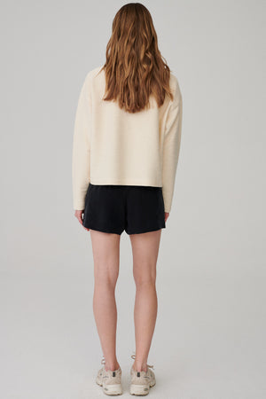 Shorts in cupro / 09 / 08 / graphite *sweatshirt-in-cotton-14-04-unbleached* ?The model is 177 cm tall and wears size S?