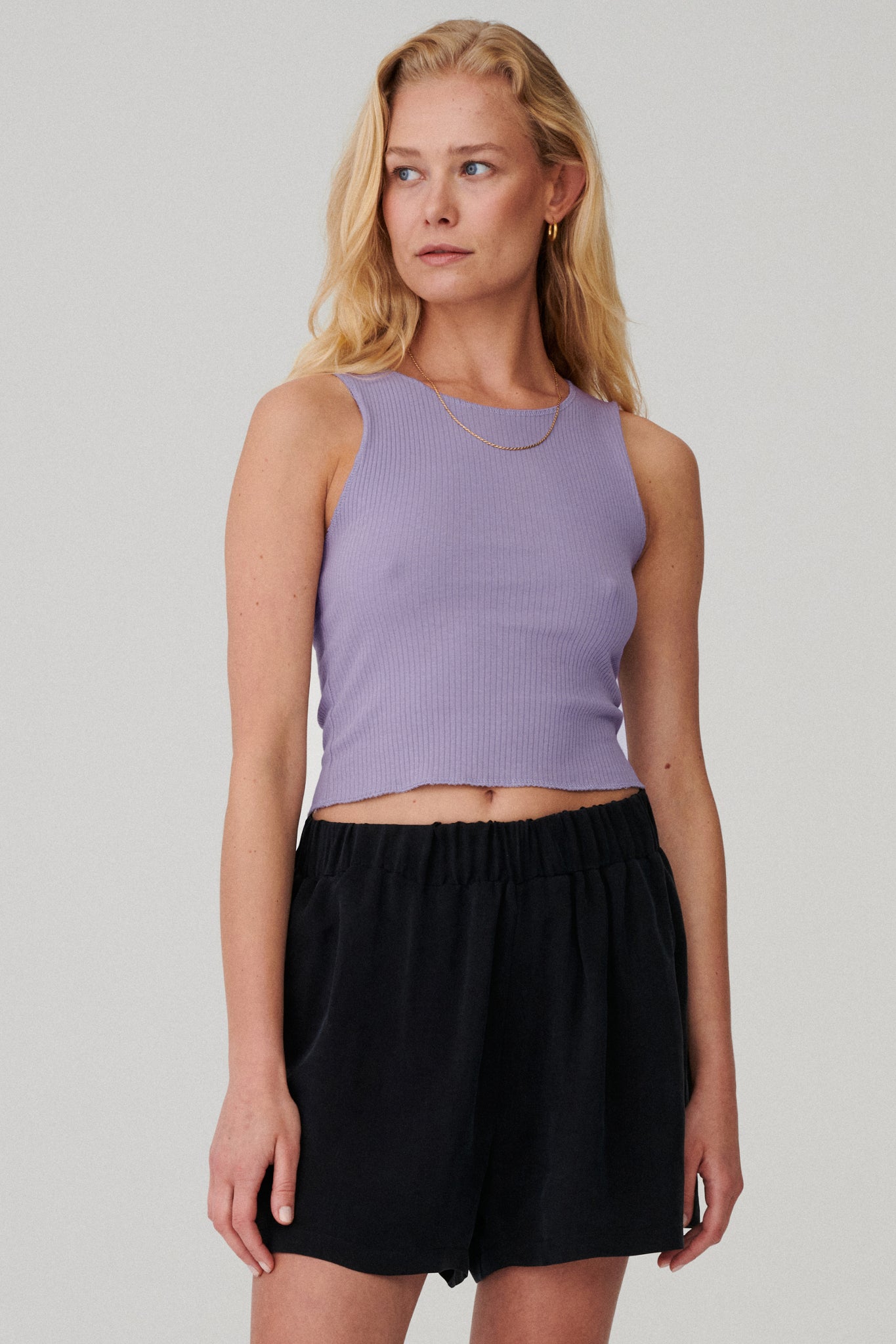 Top in organic cotton / 10 / 02 / acai fruit *shorts-in-cupro-09-08-graphite* ?The model is 173 cm high and wears size S?