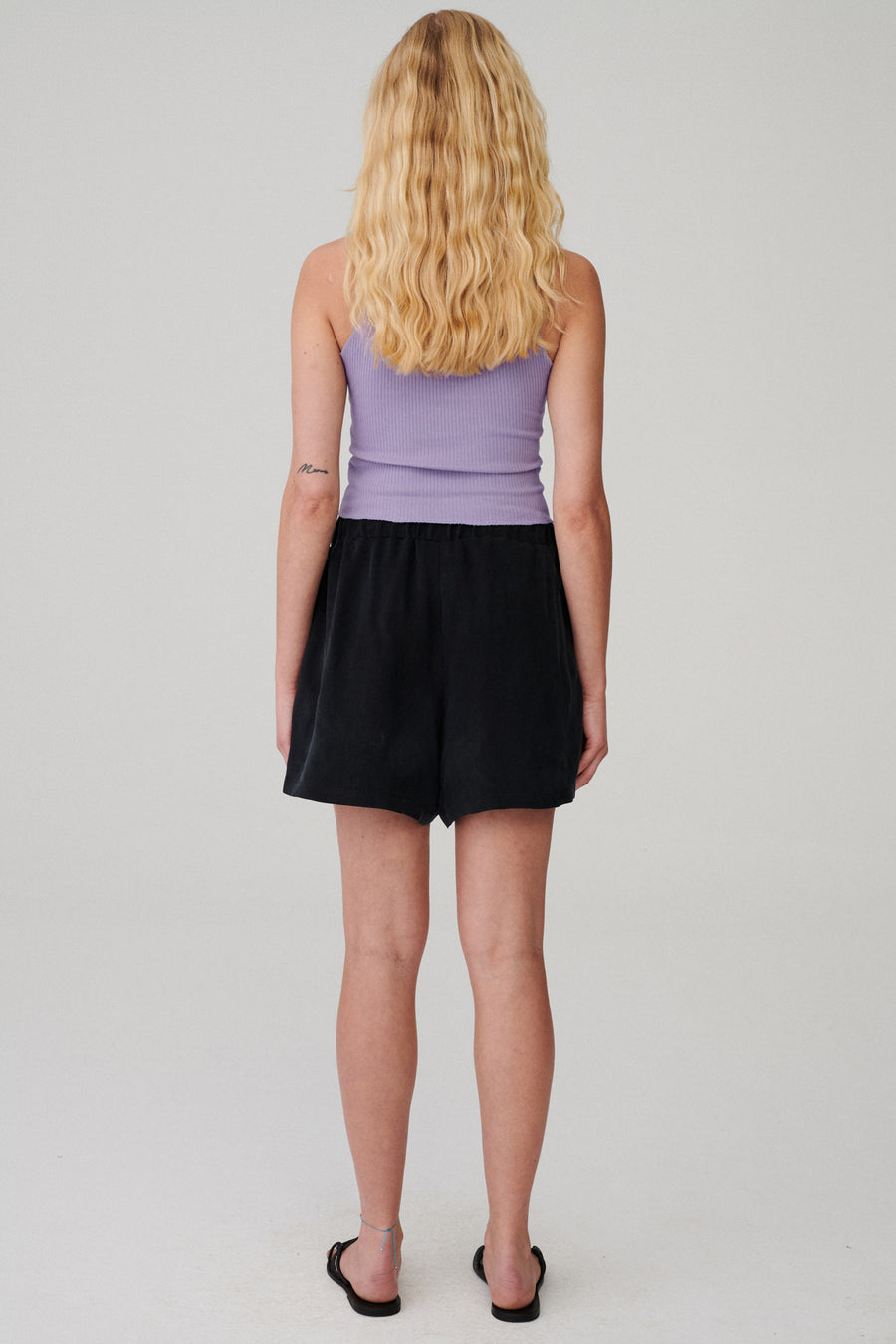 Top in organic cotton / 10 / 02 / acai fruit *shorts-in-cupro-09-08-graphite* ?The model is 173 cm high and wears size S?