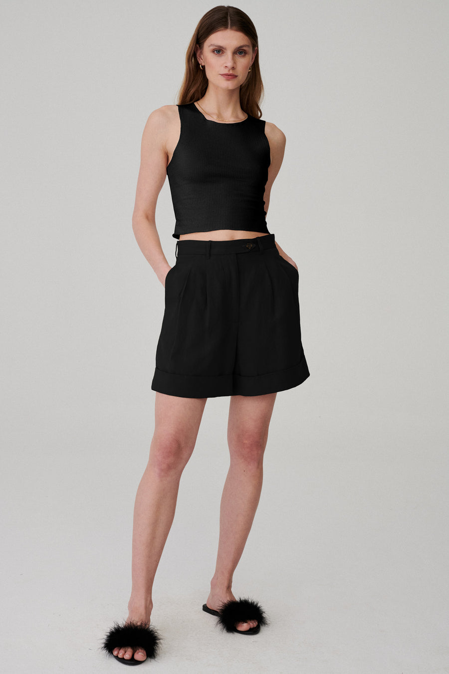 Top in organic cotton / 10 / 02 / onyx black *shorts-in-tencel-linen-09-07-onyx-black* ?The model is 177 cm high and wears size S?