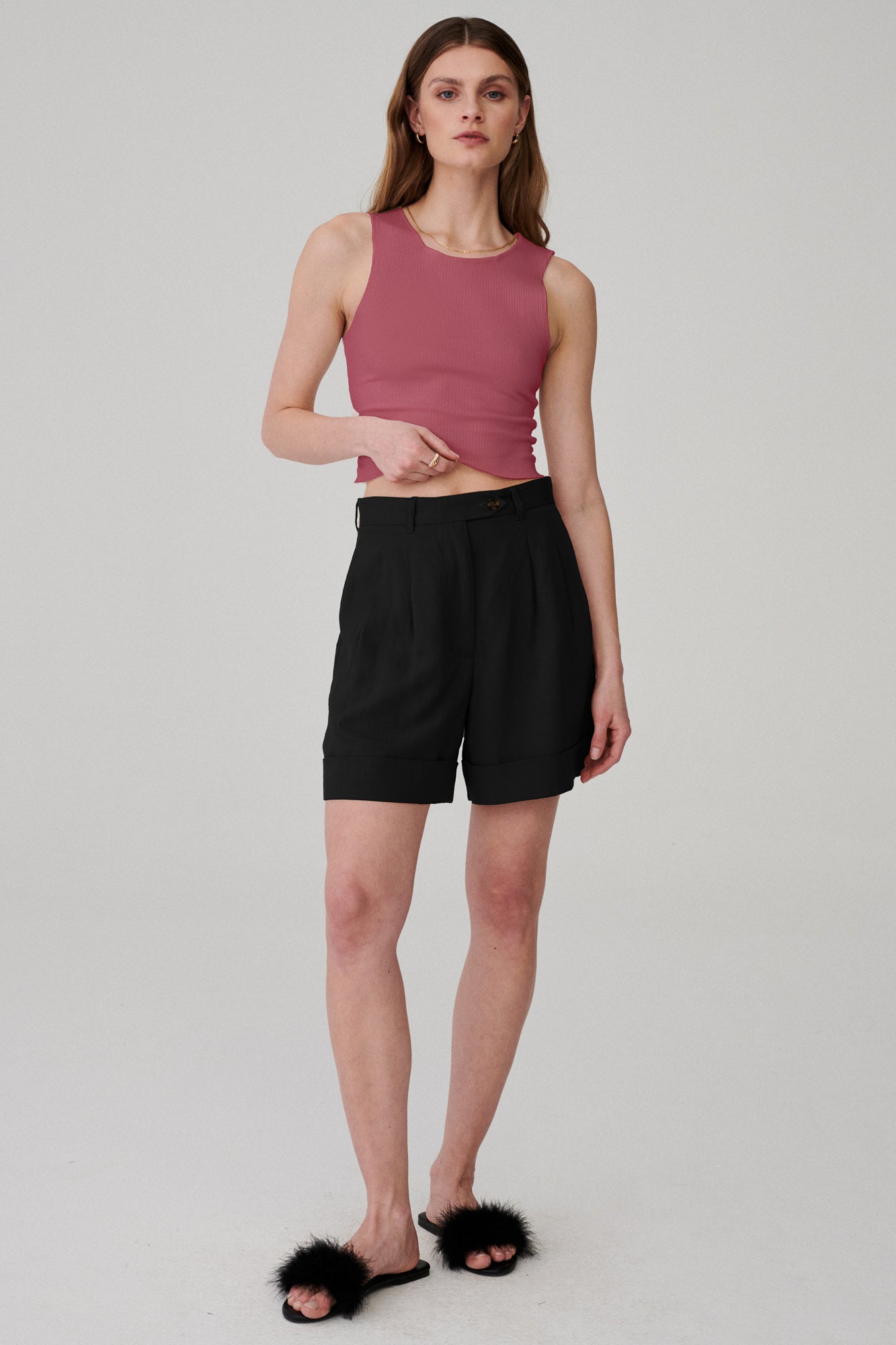 Top in organic cotton / 10 / 02 / raspberry pink *shorts-in-tencel-linen-09-07-onyx-black* ?The model is 177 cm high and wears size S?